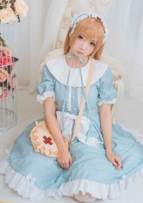 女初中生